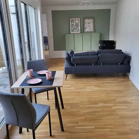 Neubau - 2 Zimmer Wohnung アパート *